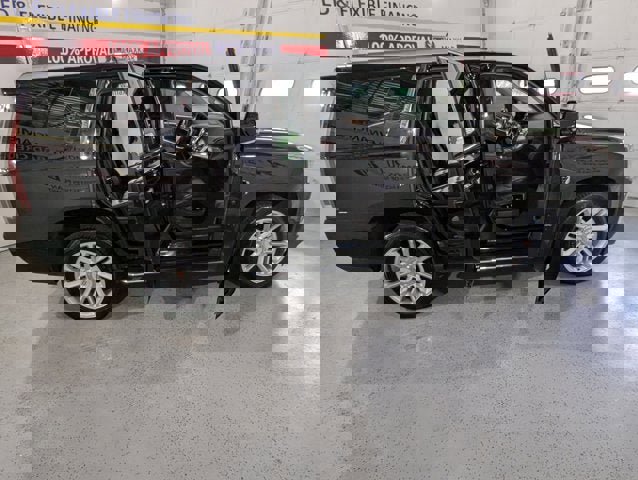 Used 2016 Cadillac Escalade Luxury image 16