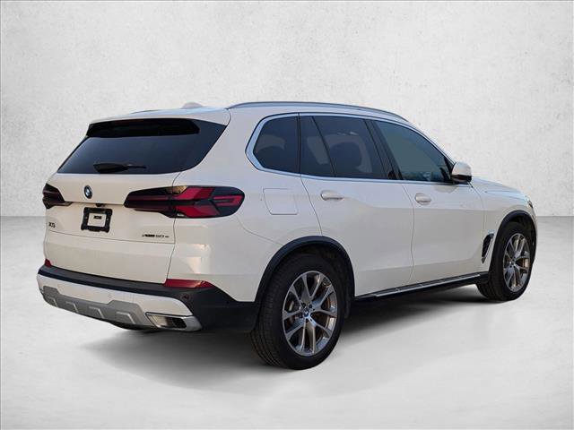 Used 2025 BMW X5 xDrive50e image 5