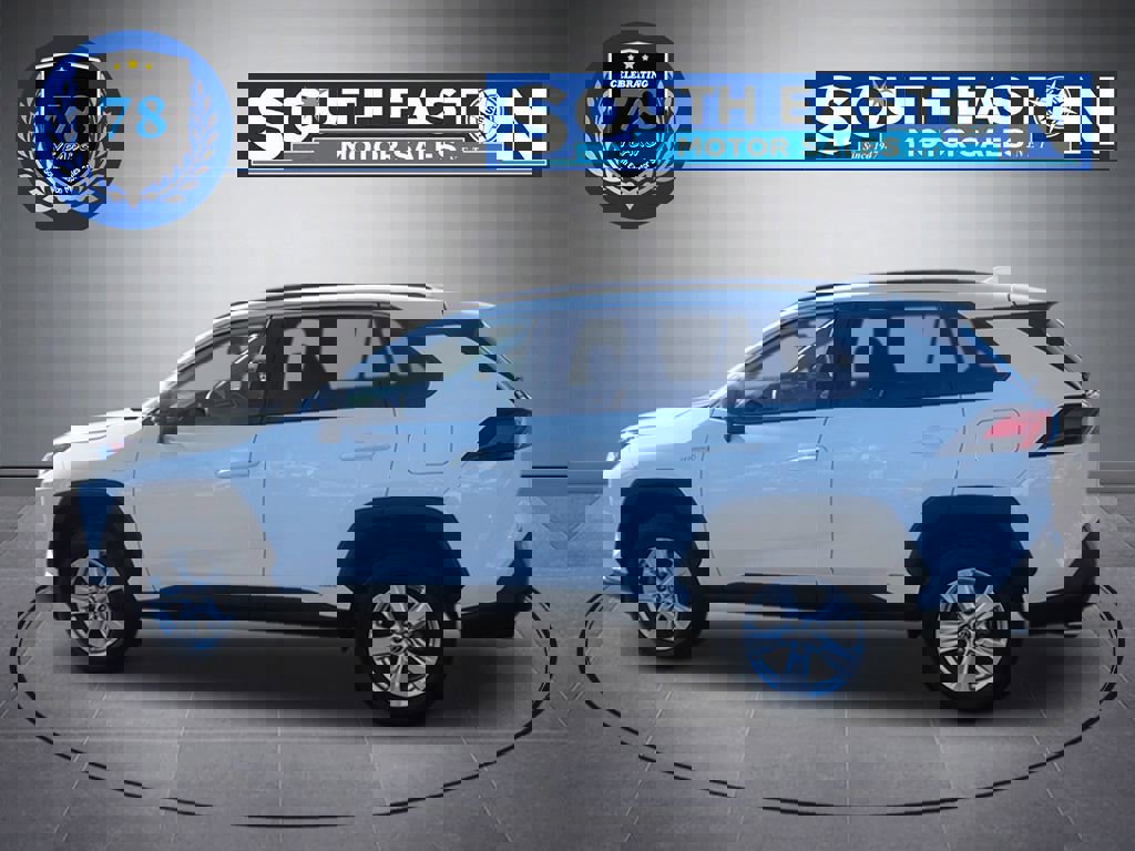 Used 2020 Toyota RAV4 LE image 8