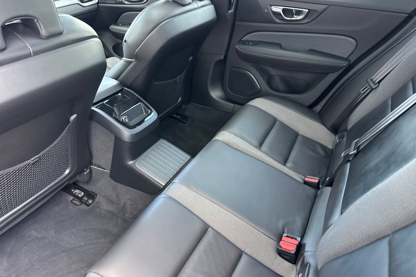 Used 2019 Volvo S60 T8 R-Design AWD/4WD image 26