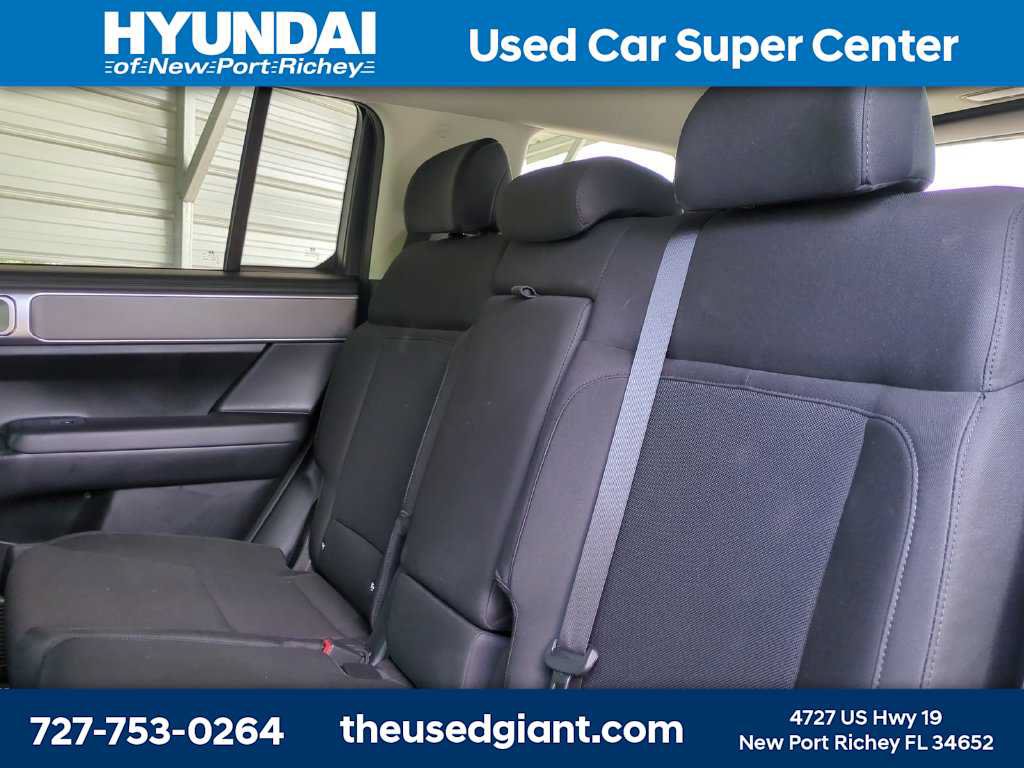 Used 2025 Hyundai Santa Fe SE FWD image 16