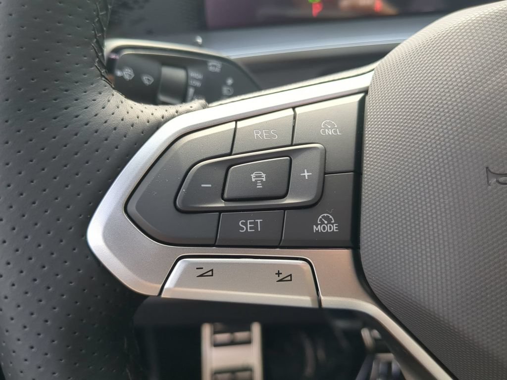 New 2026 Volkswagen Tiguan SE R-Line FWD image 28
