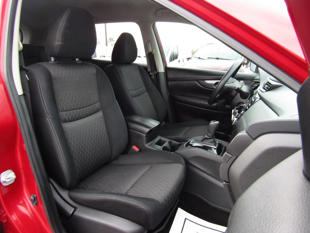 Used 2017 Nissan Rogue S w/ S Appearance Package FWD image 27