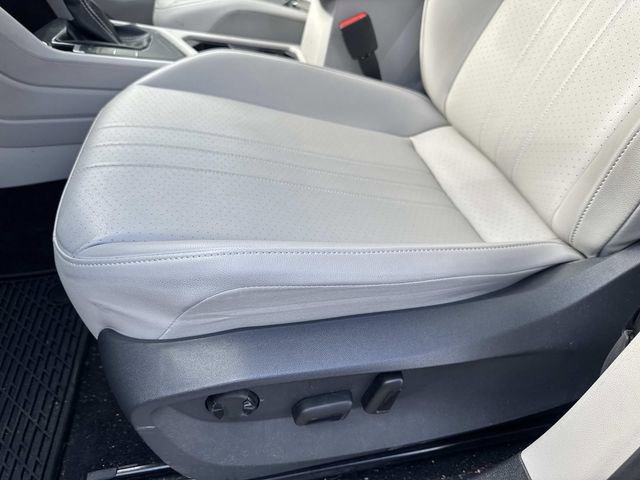 Certified 2024 Volkswagen Tiguan SE R-Line FWD image 15