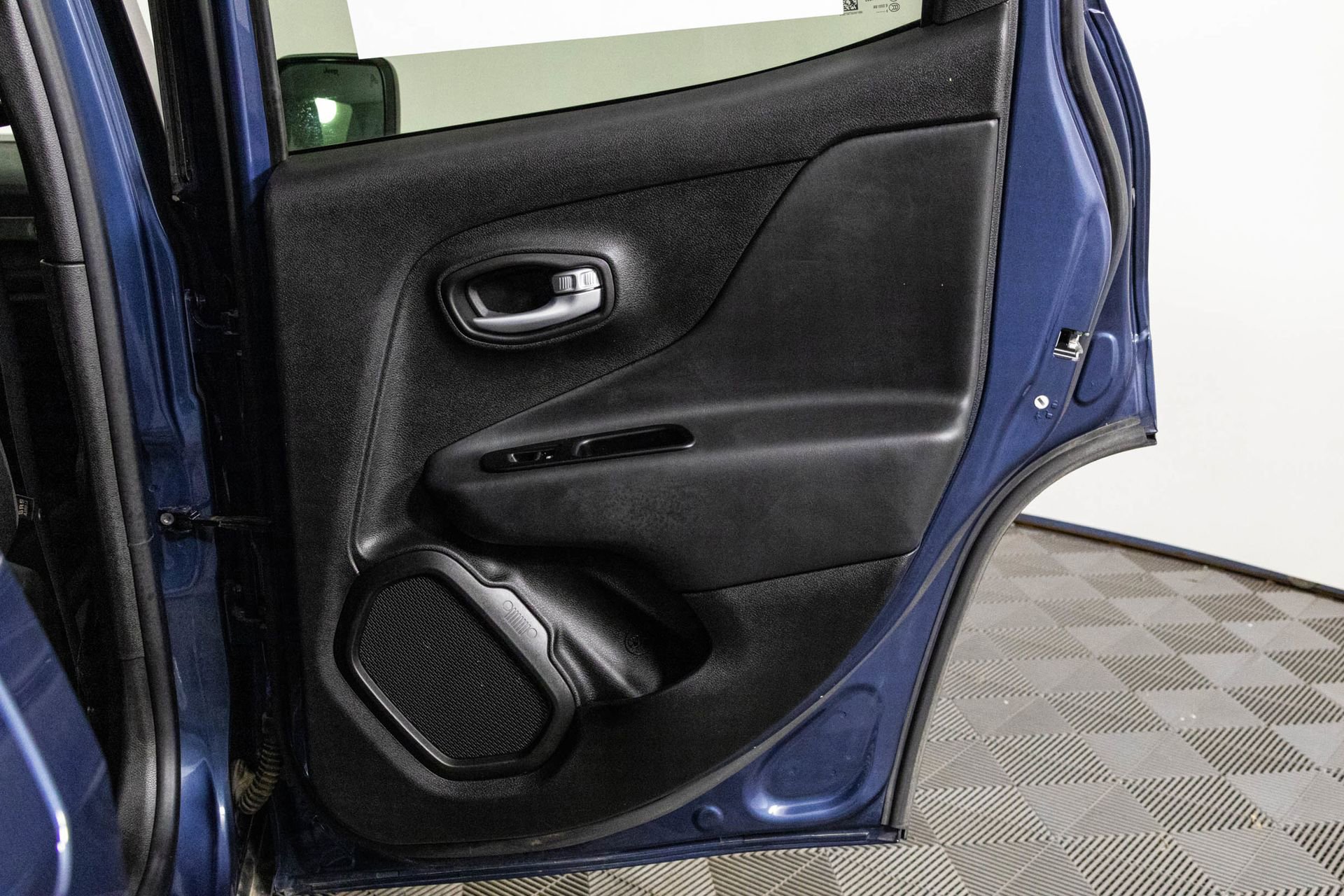 Used 2023 Jeep Renegade Latitude image 37