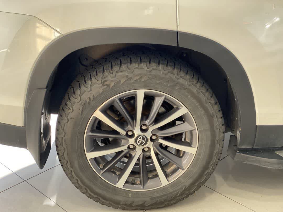 Used 2019 Toyota Highlander XLE AWD/4WD image 13