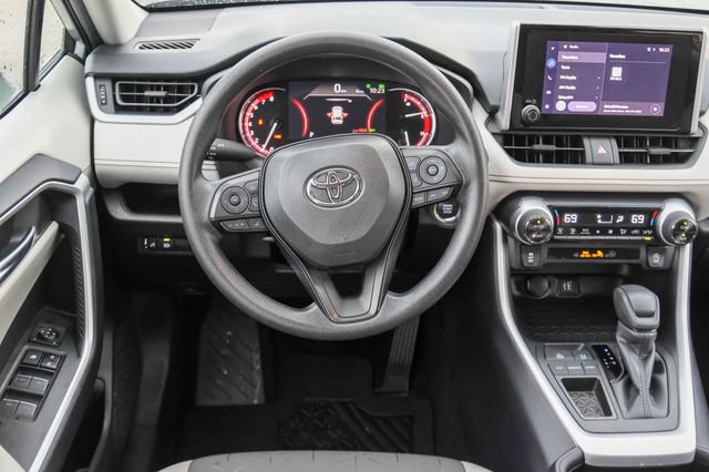 Used 2025 Toyota RAV4 XLE FWD image 36