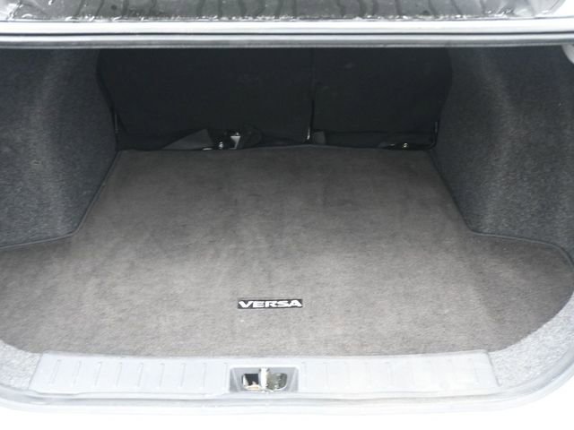 Used 2025 Nissan Versa SV FWD image 2