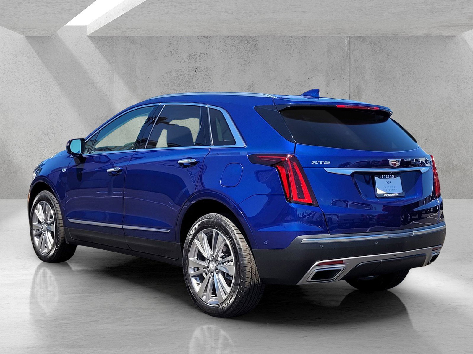 Certified 2023 Cadillac XT5 Premium Luxury w/ Technology Package image 6
