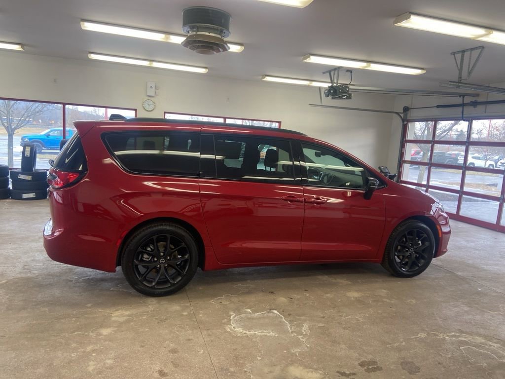 New 2026 Chrysler Pacifica Select w/ S Appearance Package image 26