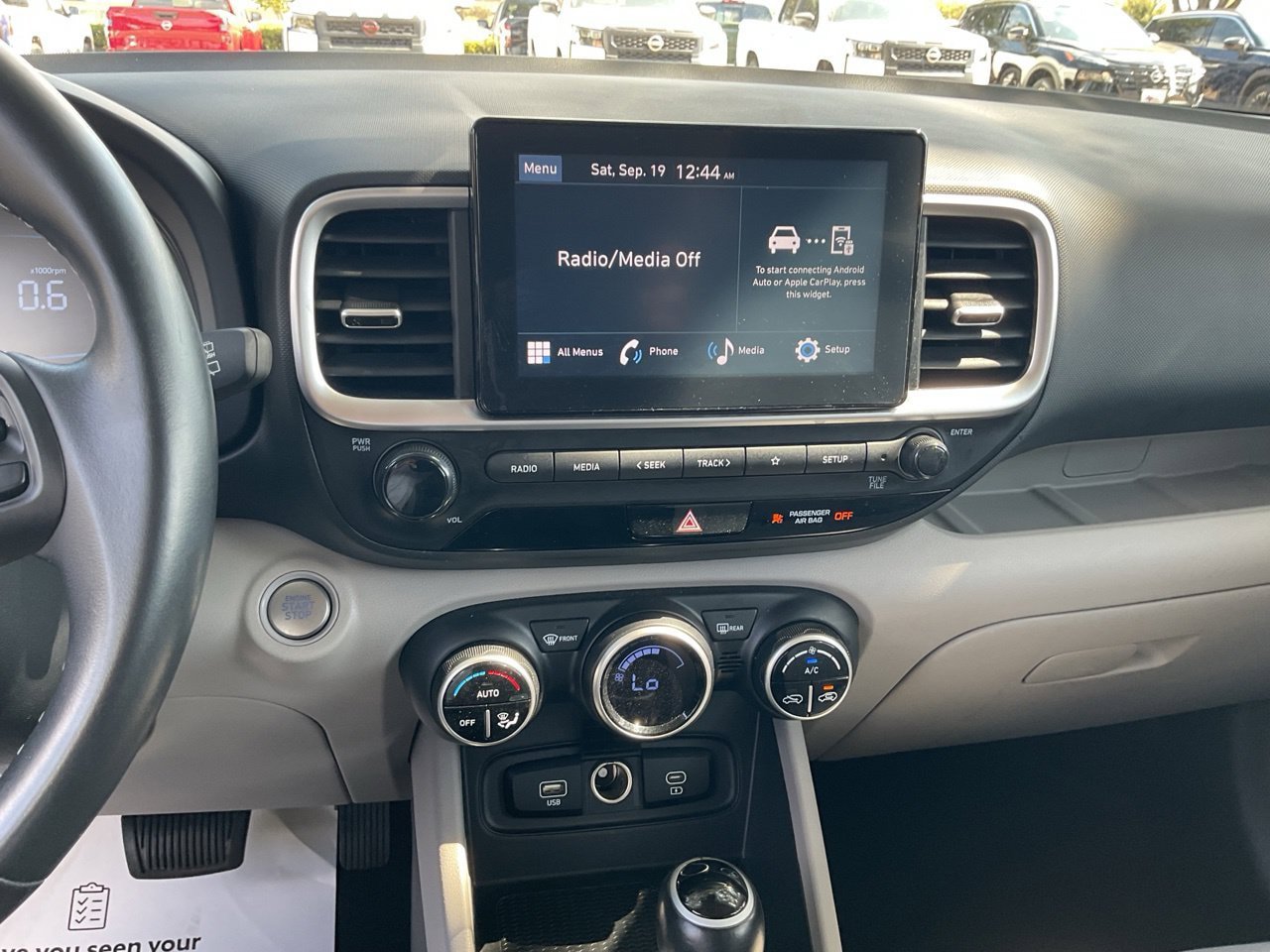 Used 2025 Hyundai Venue SEL FWD image 36