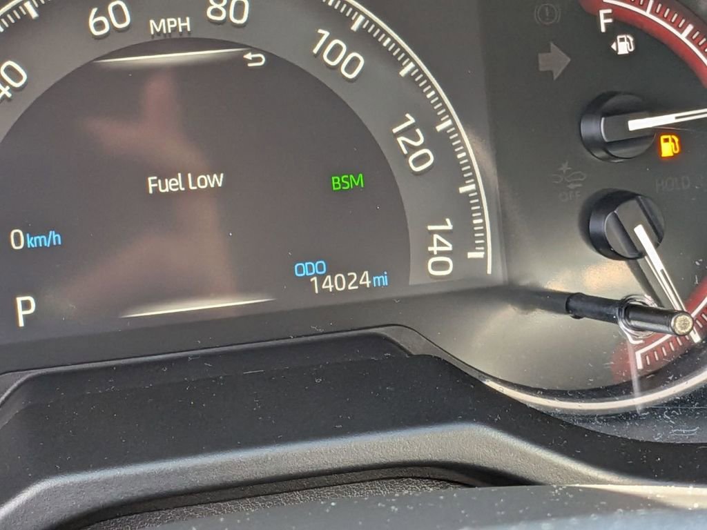 Used 2025 Toyota RAV4 XLE w/ Convenience Package image 21