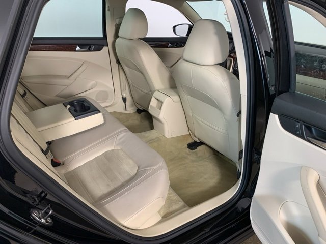 Used 2012 Volkswagen Passat TDI SEL Premium image 34