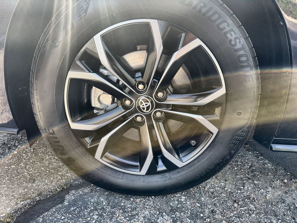 Used 2025 Toyota Sienna Platinum image 19