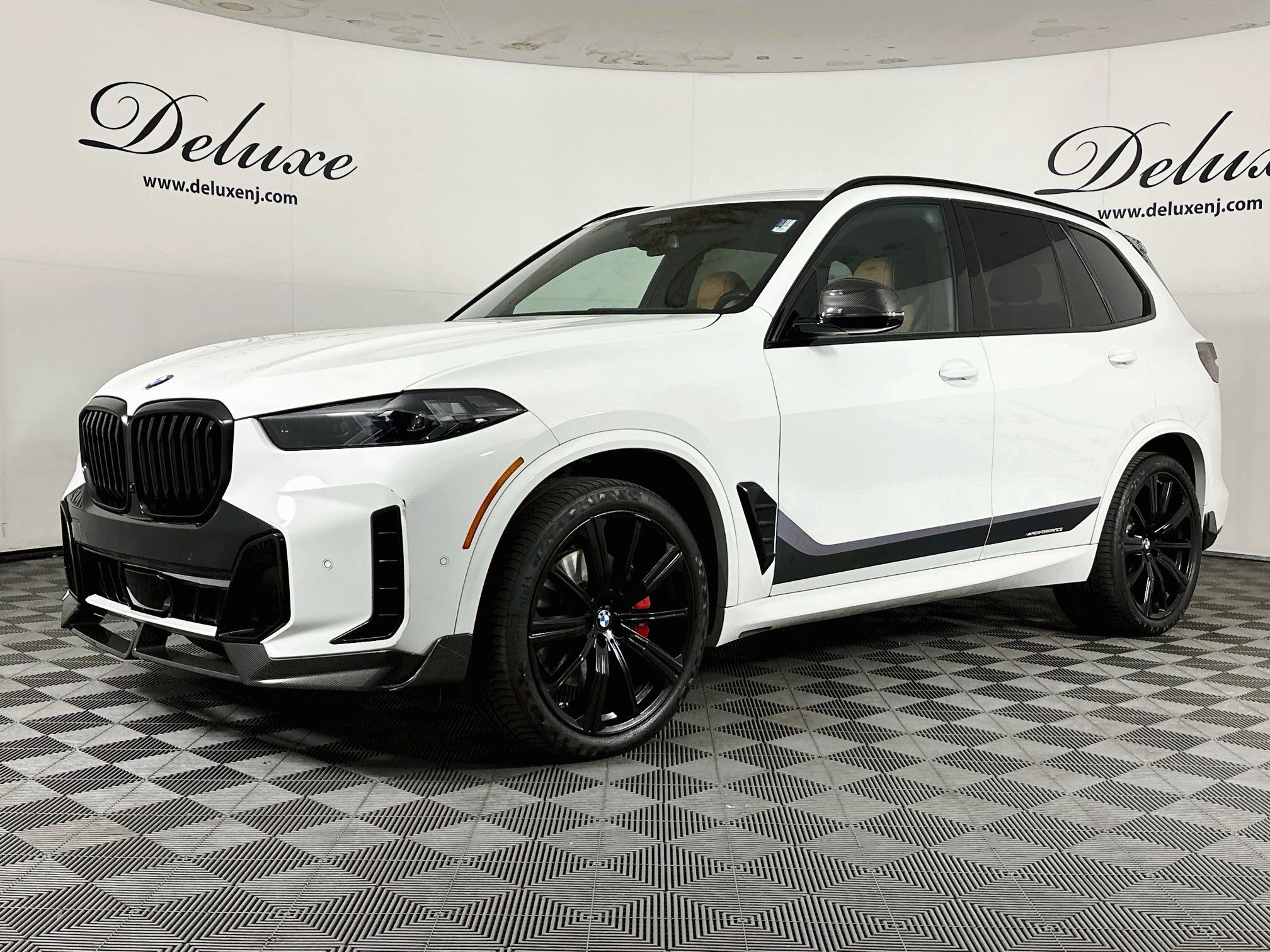Used 2025 BMW X5 xDrive40i w/ M Sport Package AWD/4WD image 3