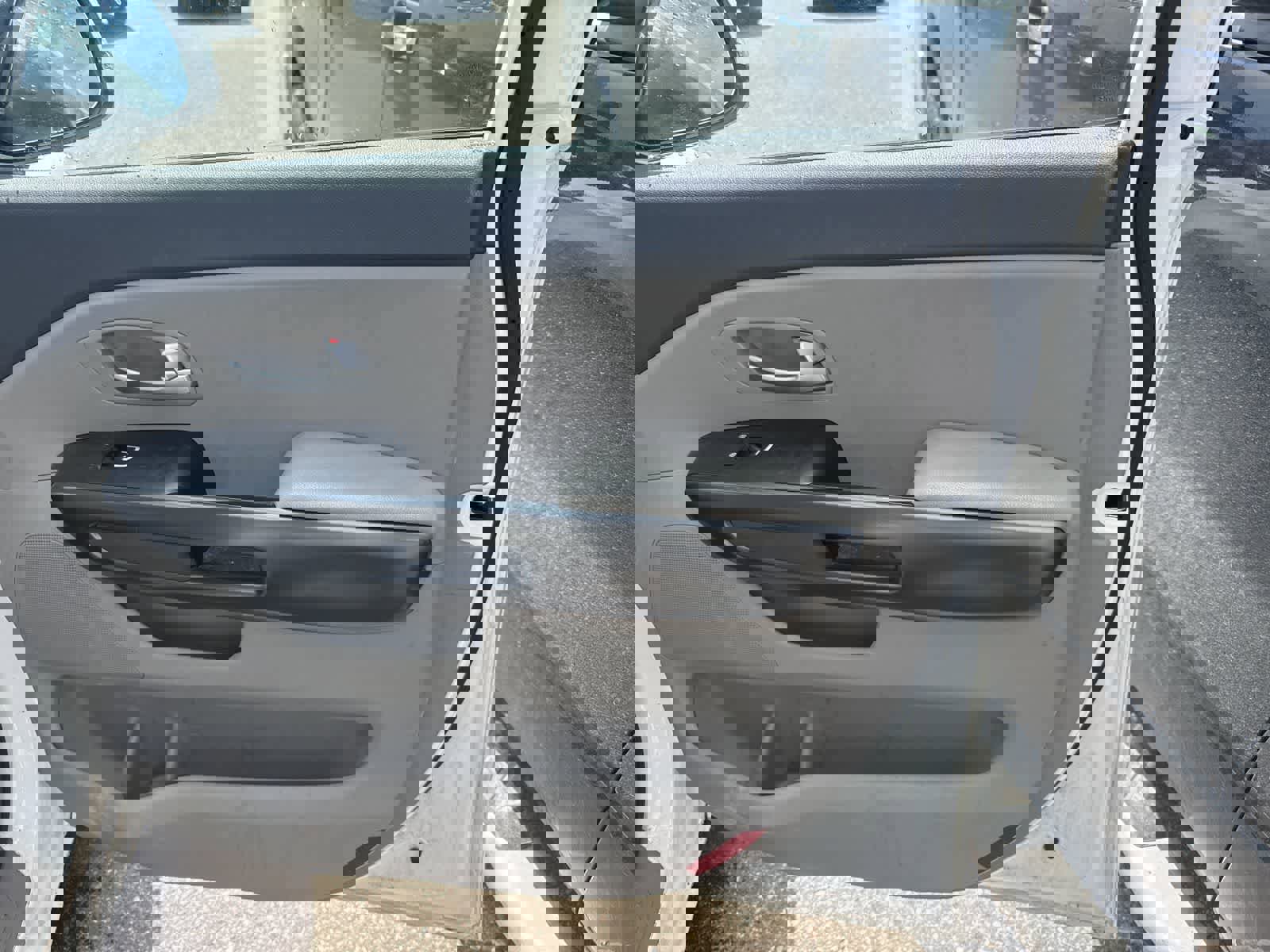 Used 2015 Kia Sedona LX image 25