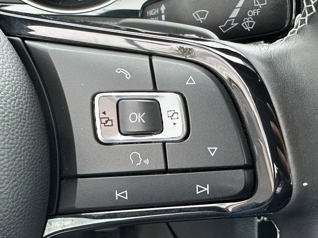 Used 2015 Volkswagen Golf R 4-Door AWD/4WD image 35
