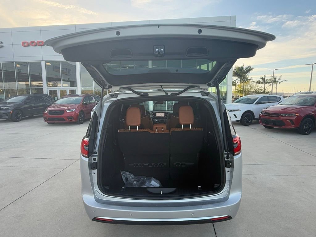 New 2026 Chrysler Pacifica Pinnacle image 41