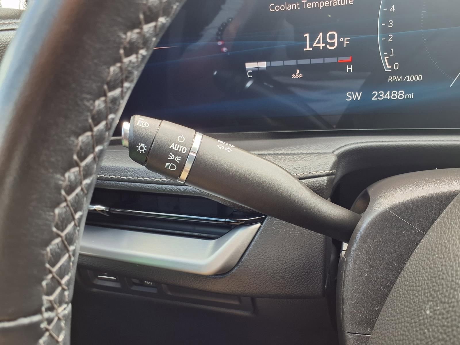 Used 2025 Cadillac XT4 Premium Luxury image 18