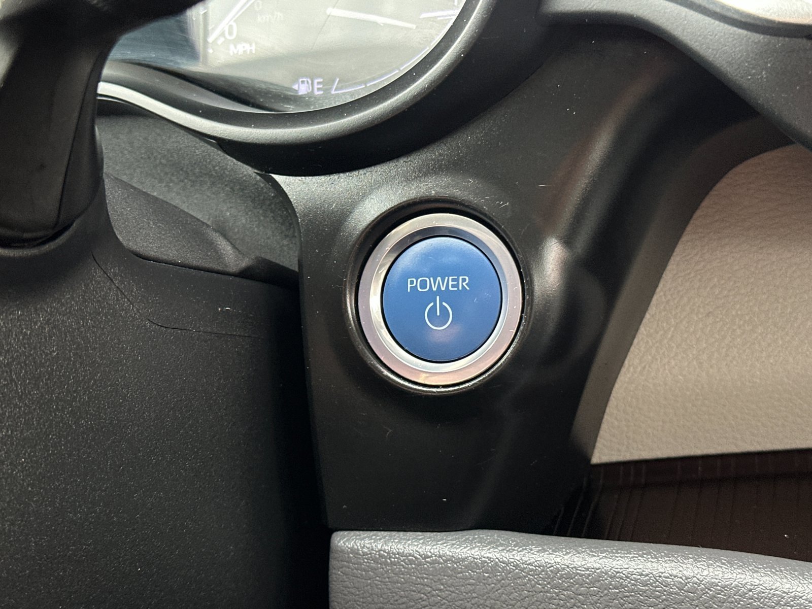 Used 2024 Toyota Sienna LE FWD image 21