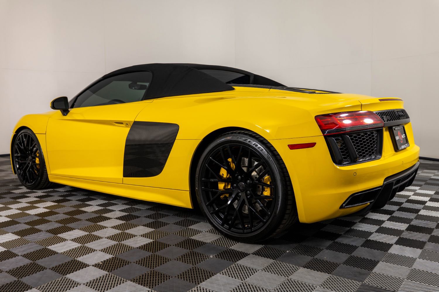 Used 2017 Audi R8 V10 AWD/4WD image 5