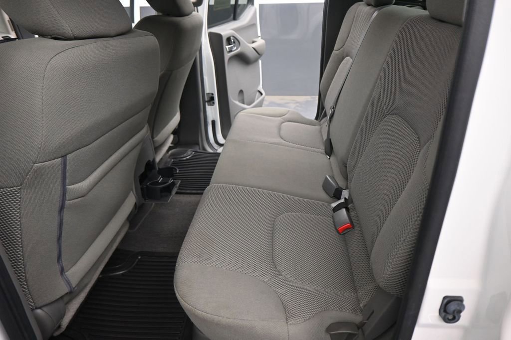 Used 2020 Nissan Frontier SV w/ Midnight Edition Floor Mats RWD image 16