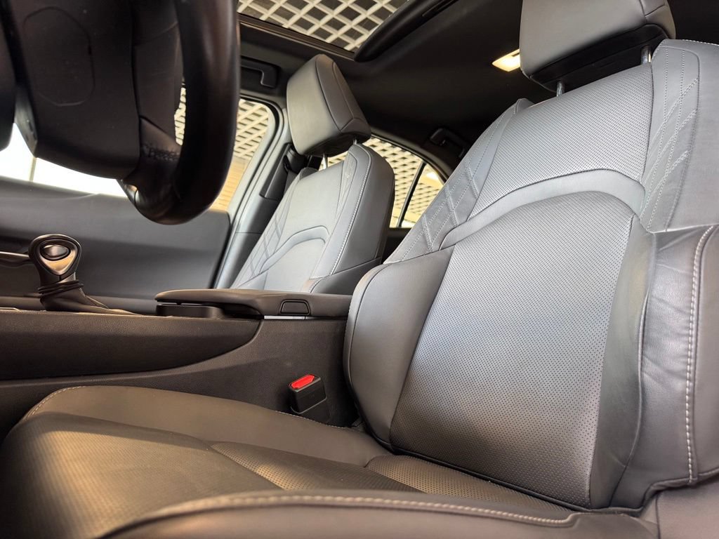 Used 2024 Lexus UX 250h AWD w/ Premium Package image 5