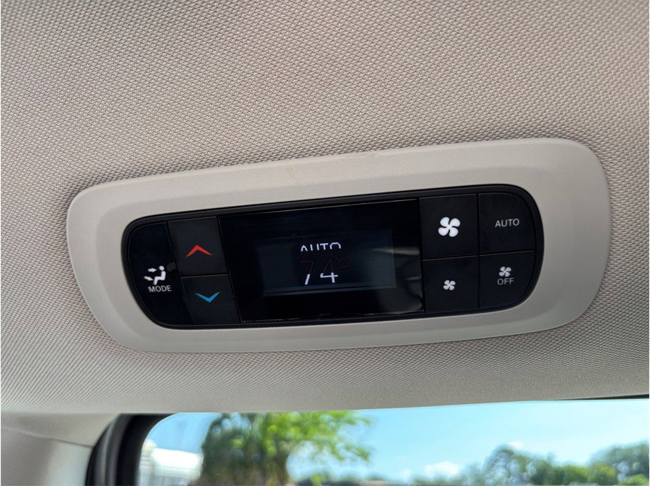 Used 2020 Chrysler Pacifica Touring-L FWD image 35