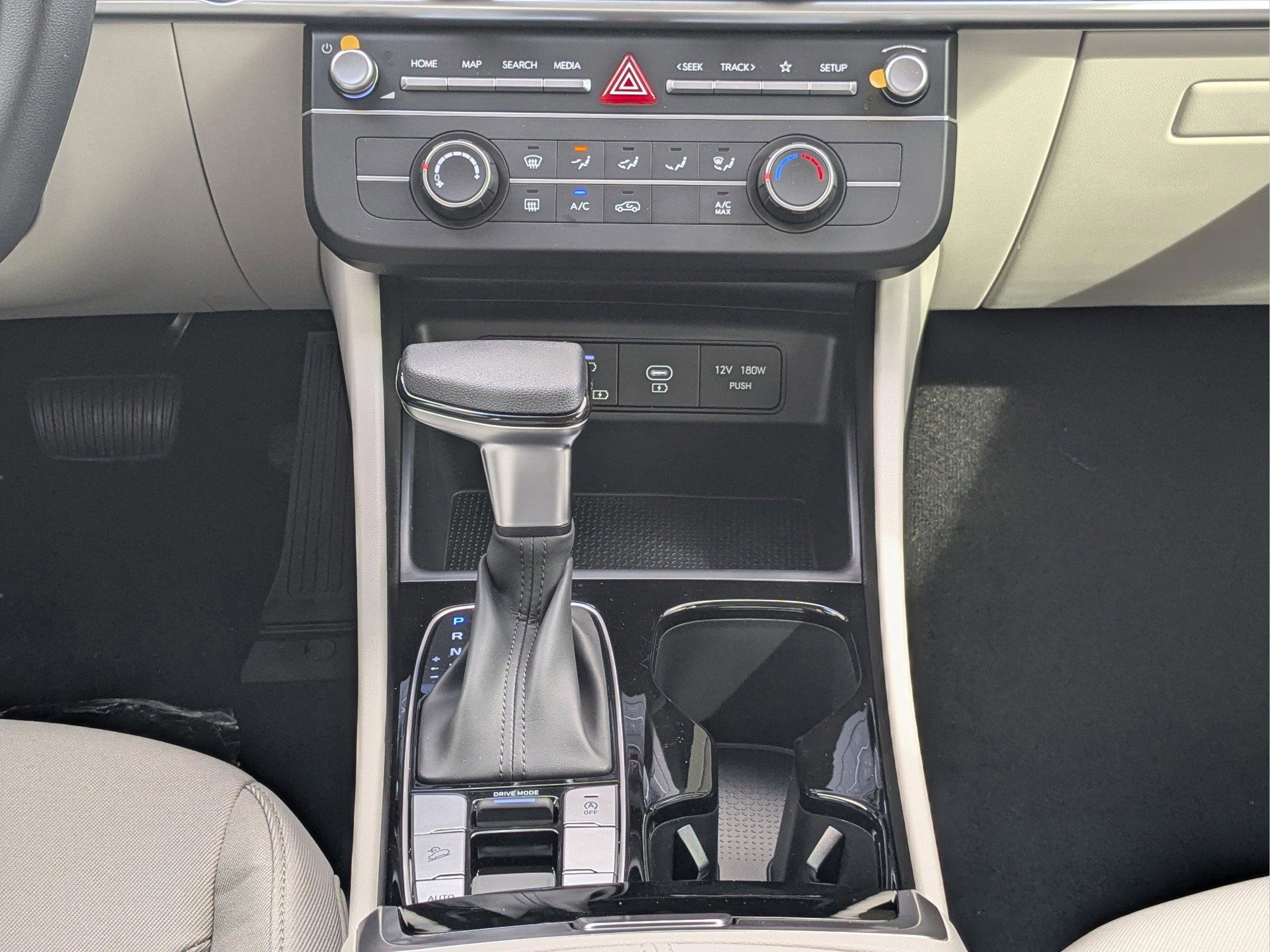 New 2026 Hyundai Tucson SE image 17