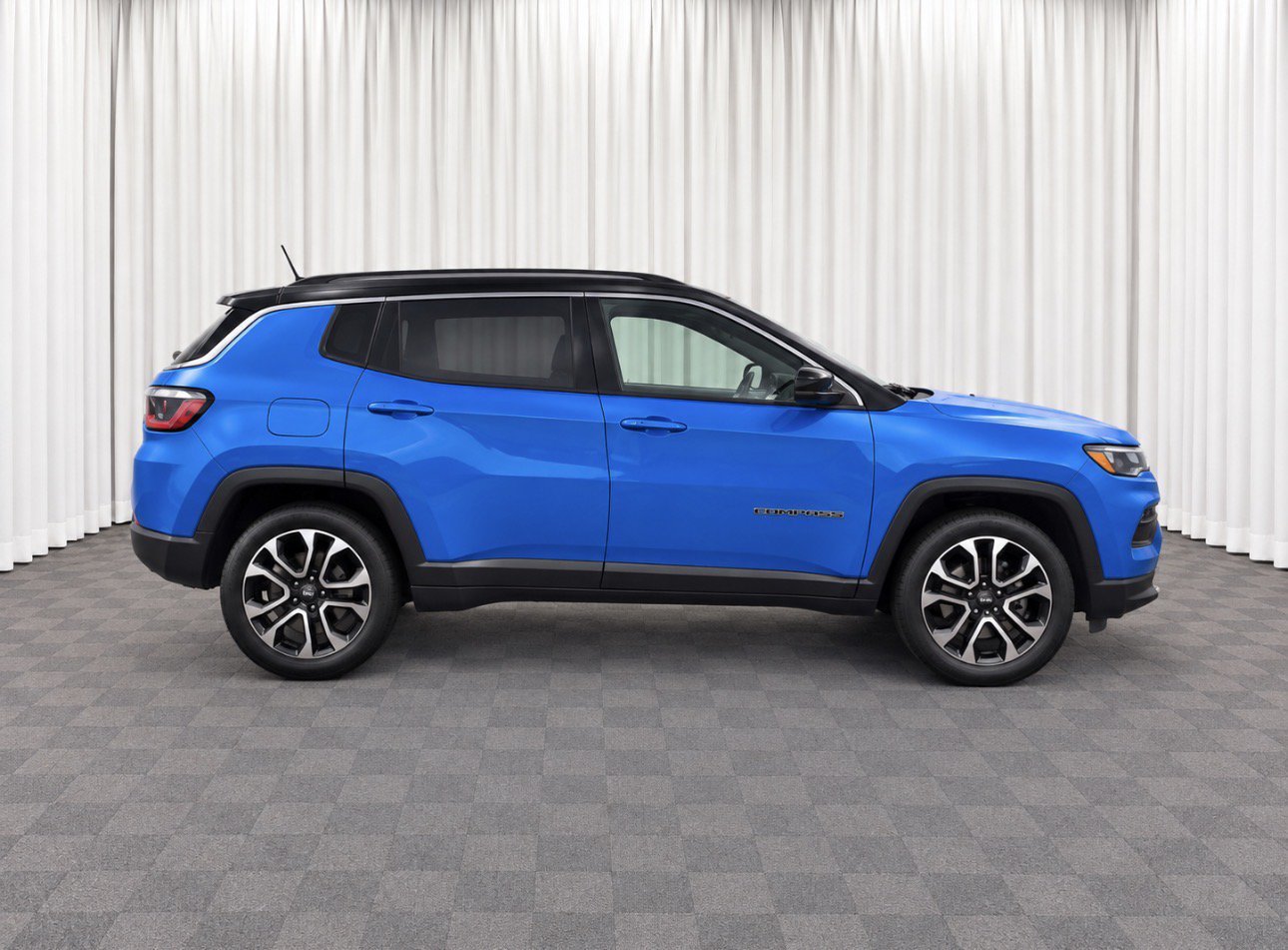 Used 2023 Jeep Compass Limited AWD/4WD image 2