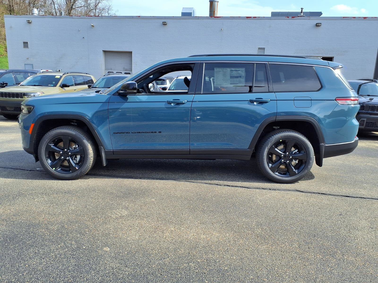 New 2026 Jeep Grand Cherokee L Limited AWD/4WD image 2