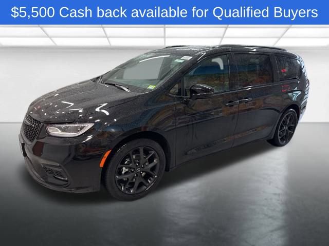 New 2026 Chrysler Pacifica Select w/ S Appearance Package image 2