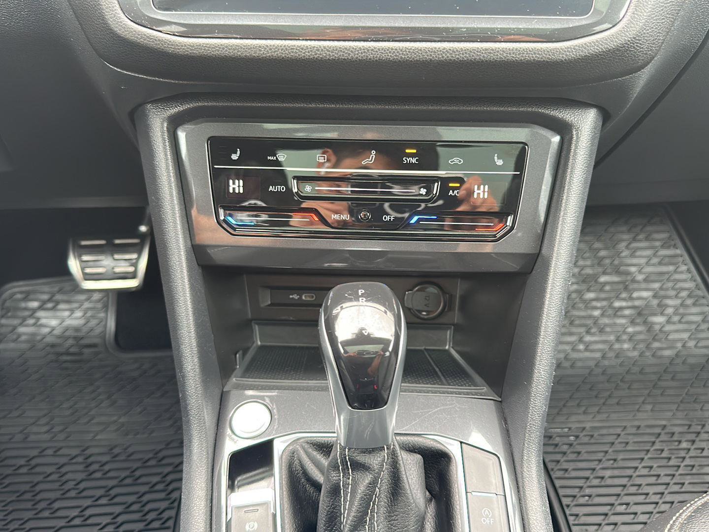 Certified 2023 Volkswagen Tiguan SE R-Line AWD/4WD image 29