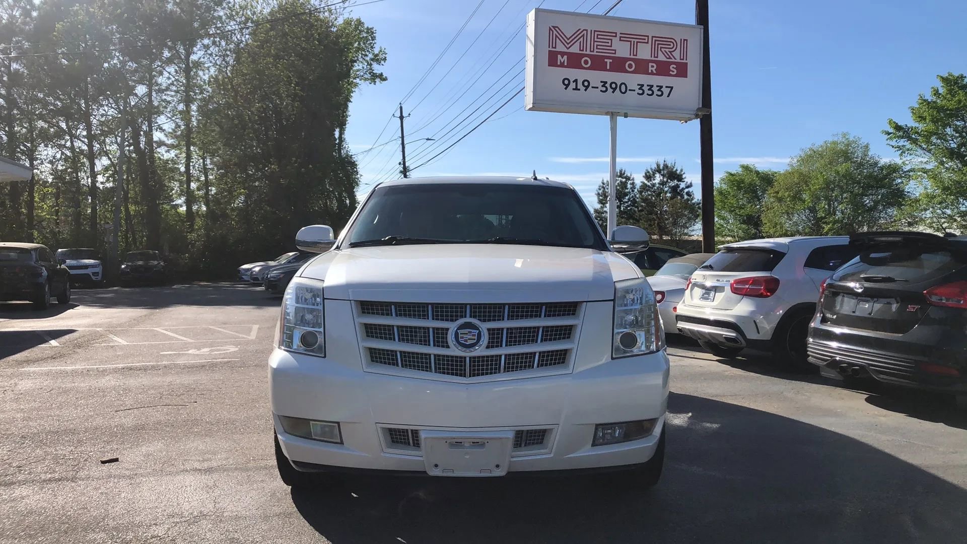 Used 2012 Cadillac Escalade Premium image 9