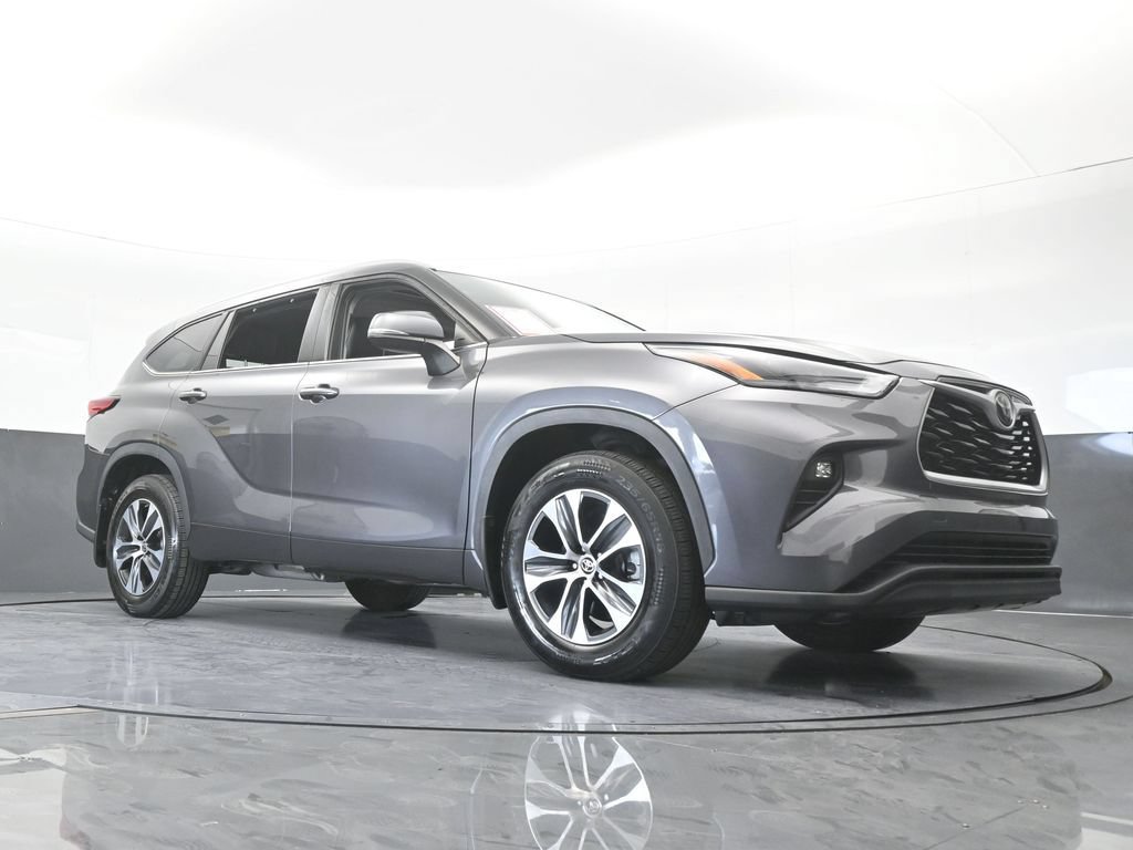 Used 2022 Toyota Highlander XLE AWD/4WD image 62
