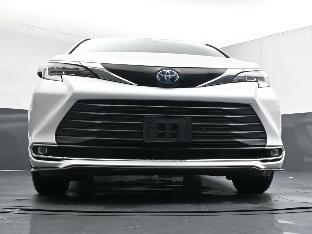 Used 2022 Toyota Sienna XLE image 19