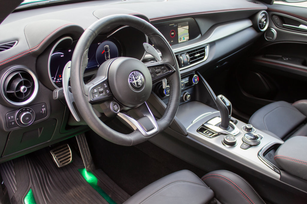 Used 2025 Alfa Romeo Stelvio Tributo Italiano w/ Active Assist Plus Package AWD/4WD image 11