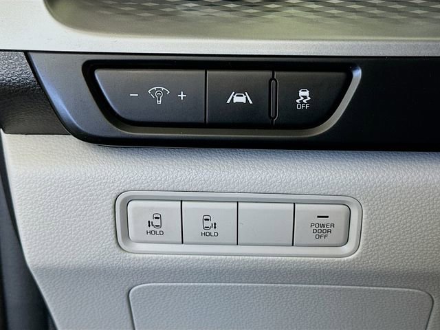 Used 2024 Kia Carnival LX image 11