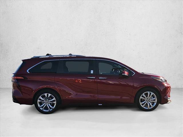 Used 2024 Toyota Sienna Platinum image 4
