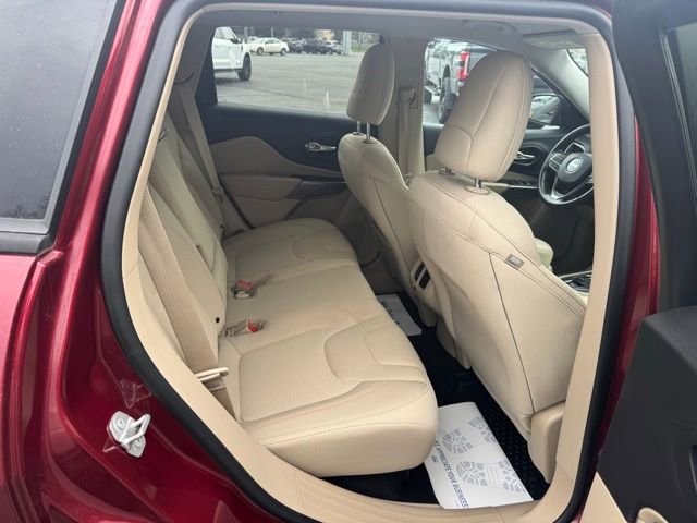 Used 2019 Jeep Cherokee Latitude w/ Cold Weather Group image 11