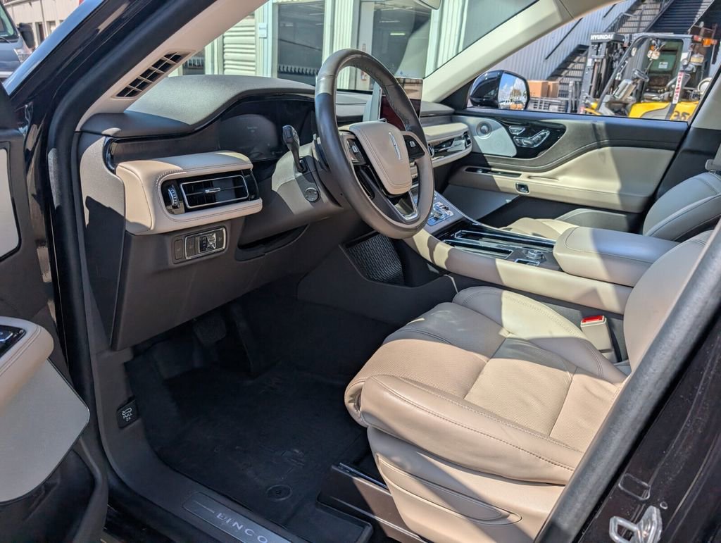 Used 2024 Lincoln Aviator Reserve w/ Equipment Group 201A image 12