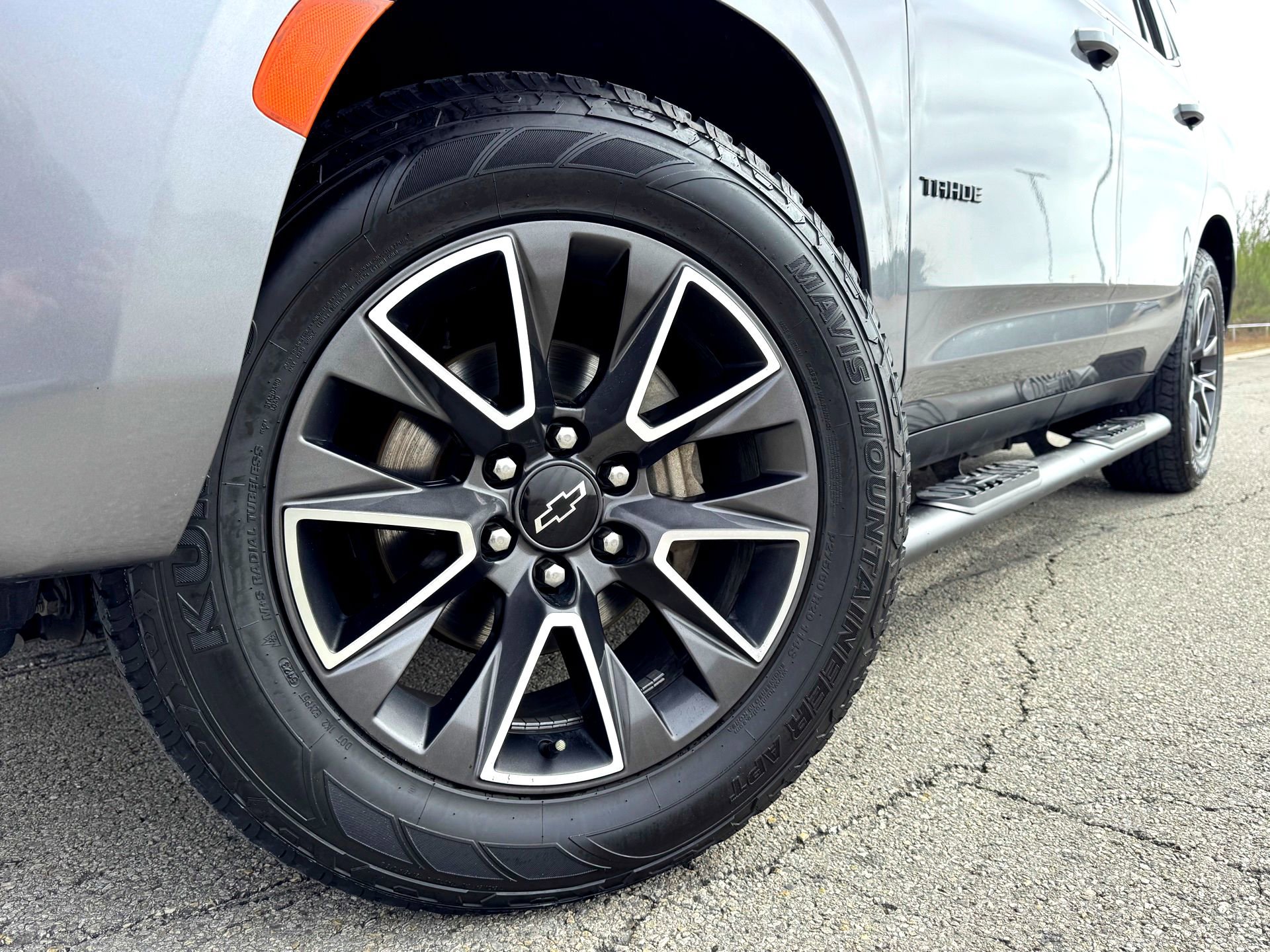 Used 2021 Chevrolet Tahoe Z71 w/ Z71 Off-Road Package image 2