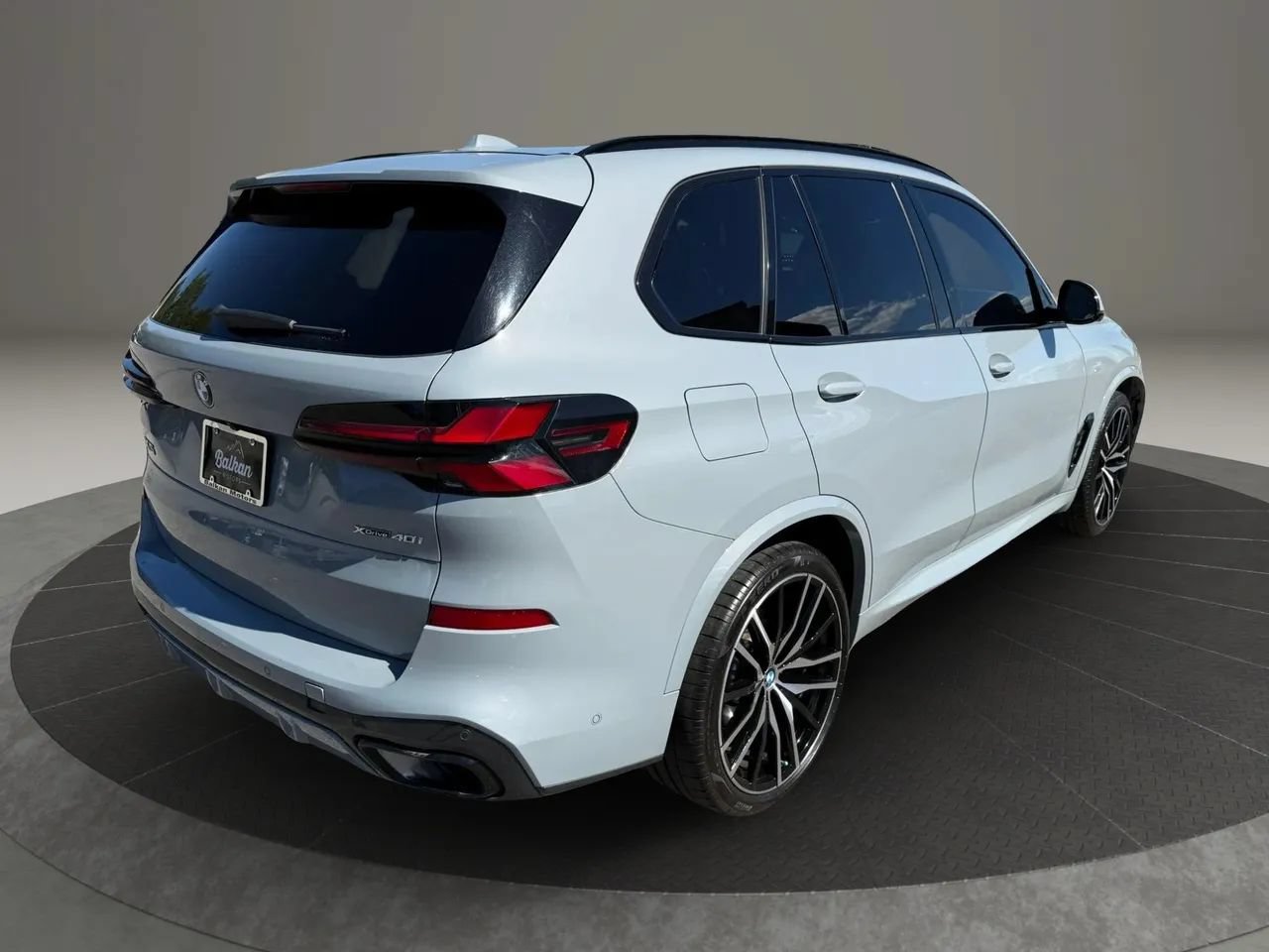 Used 2024 BMW X5 xDrive40i w/ M Sport Package AWD/4WD image 8