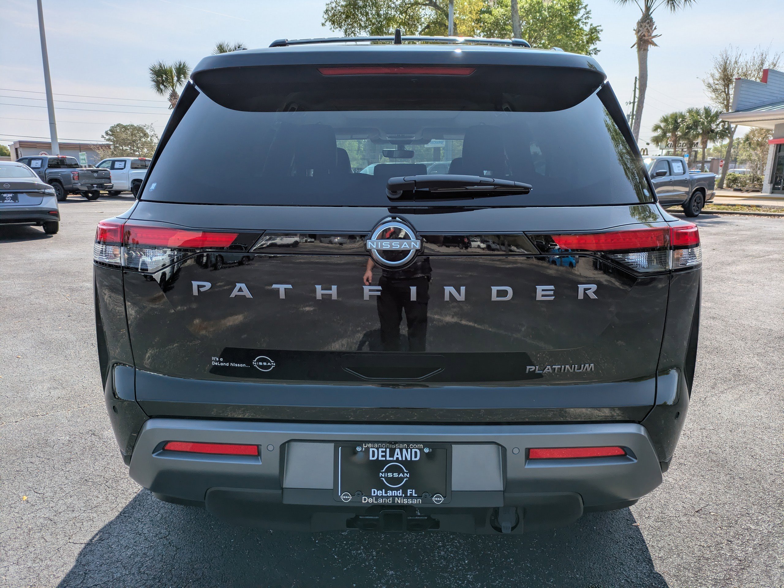 New 2026 Nissan Pathfinder Platinum FWD image 5