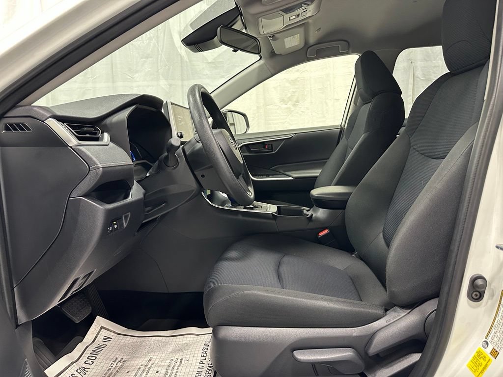 Used 2025 Toyota RAV4 LE AWD/4WD image 14