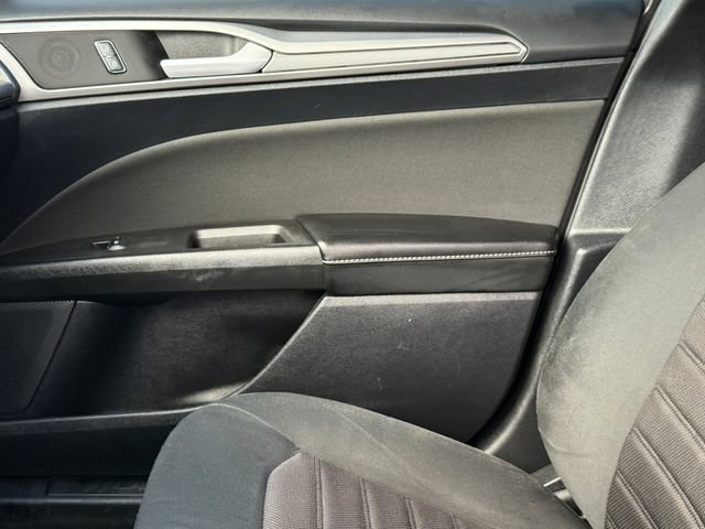 Used 2020 Ford Fusion SE image 14