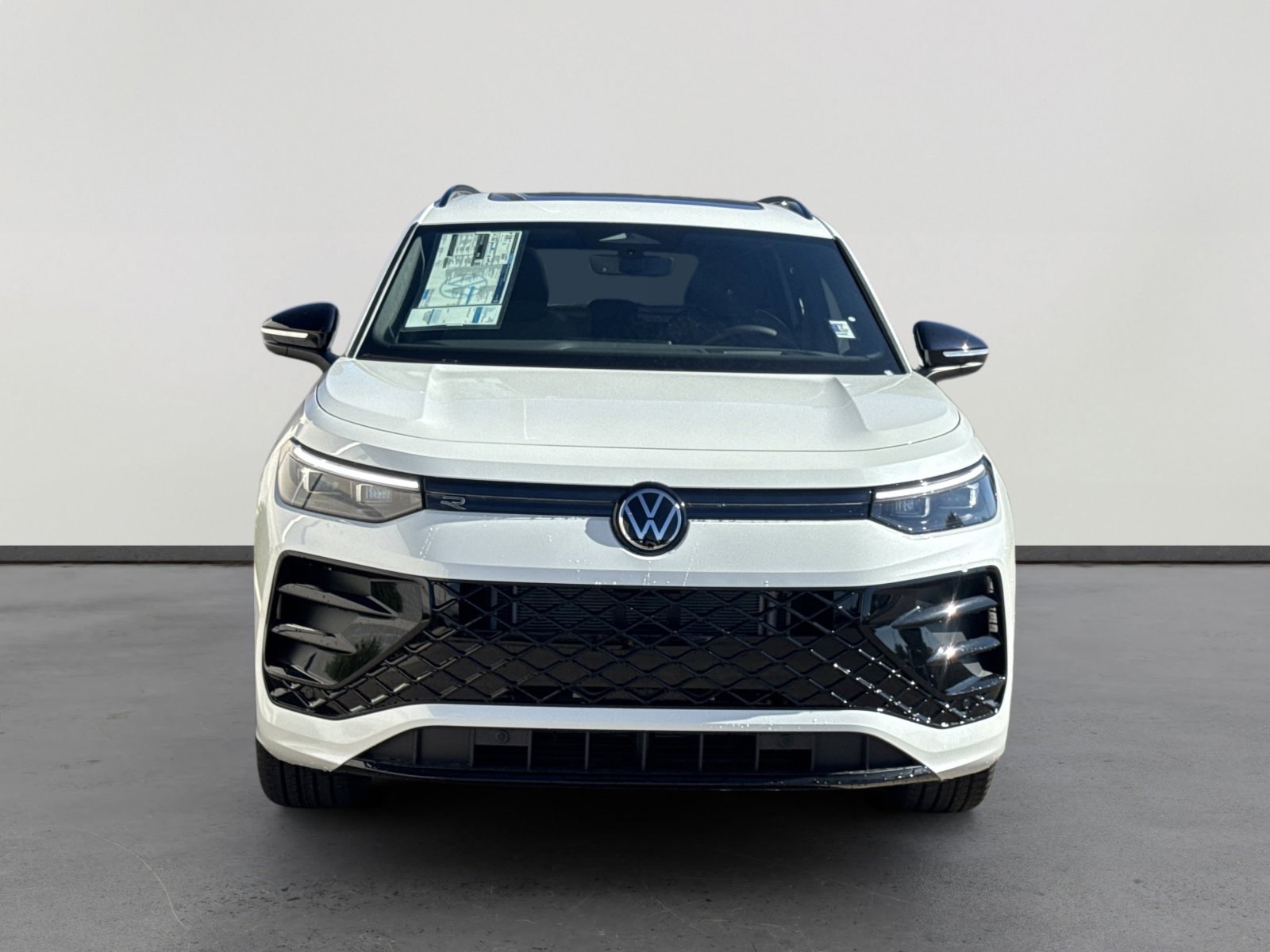 New 2026 Volkswagen Tiguan SE R-Line image 2