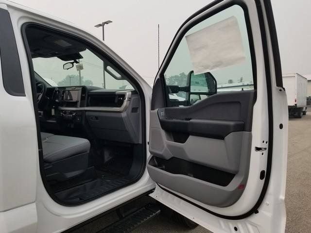 New 2026 Ford F550 4x4 Regular Cab Super Duty image 4