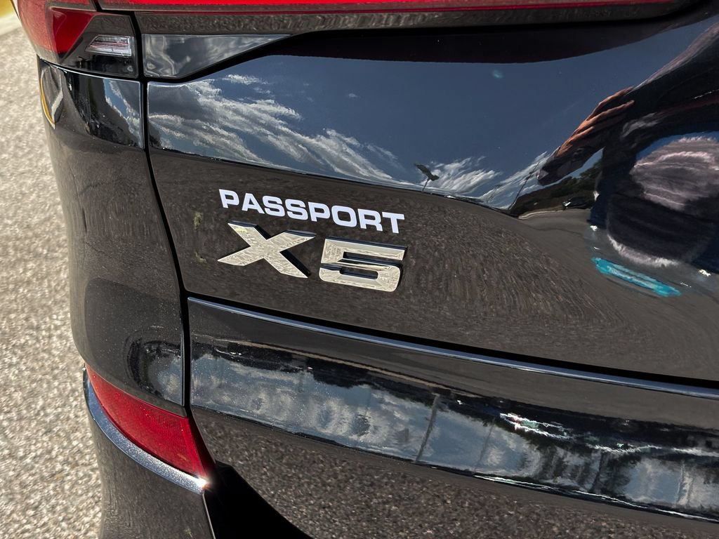 New 2026 BMW X5 xDrive40i w/ M Sport Package AWD/4WD image 6