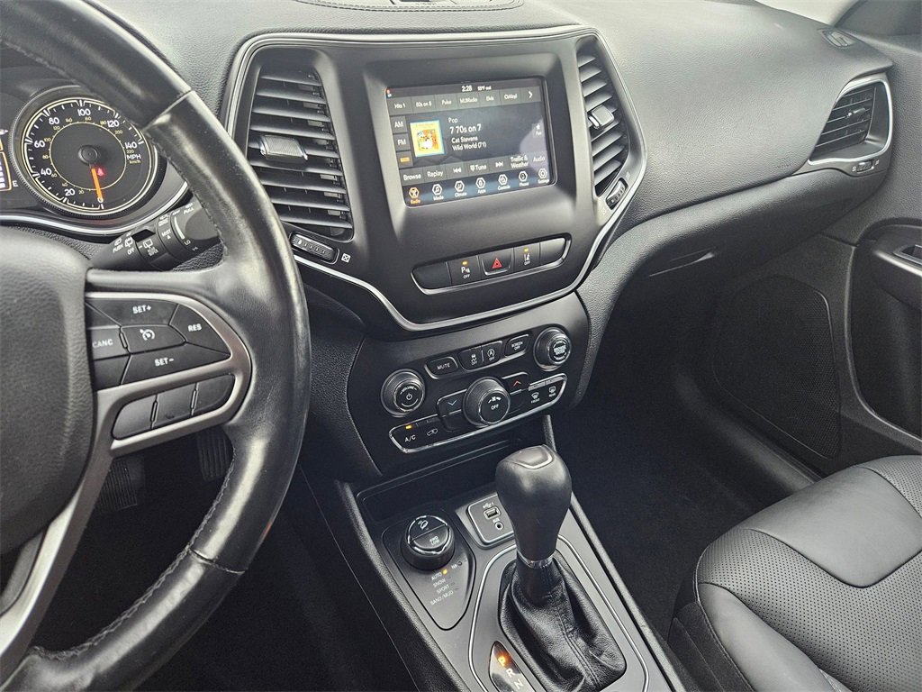 Certified 2021 Jeep Cherokee Latitude Lux w/ Trailer Tow Group image 19